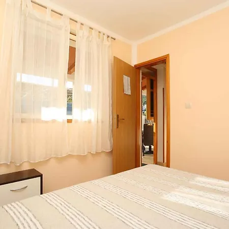 Apartment In 16930 Rabac
